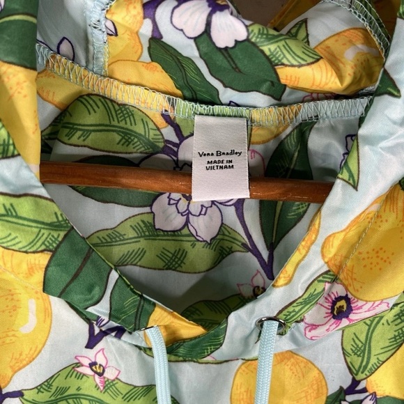 NWT! VERA BRADLEY RAIN PONCHO Lemon-Grove Print SZ S-M lightweight, foldable - Picture 7 of 8